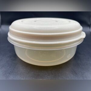 Hard to Find Rubbermaid Servin' Saver Almond Lid #2 Round 1.8 Pt, 4 Available